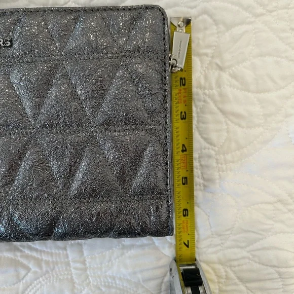 Michael Kors Convertible Crossbody Clutch EUC - Picture 4 of 15